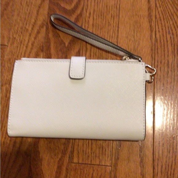 Michael Kors Jet Set Saffiano Smartphone Wallet - Picture 4 of 5